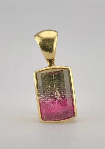 DESIGNER 18K YELLOW GOLD WATERMELON BI-COLOR TOURMALINE PENDANT: DESIGNER 18K YELLOW GOLD WATERMELON BI-COLOR TOURMALINE PENDANT Designer 18k Yellow Gold Watermelon Bi-color Tourmaline Pendant Size: 1 1/8" Tall With Bail By 3/8" (10.5mm) Wide At The Base Metal: 18k