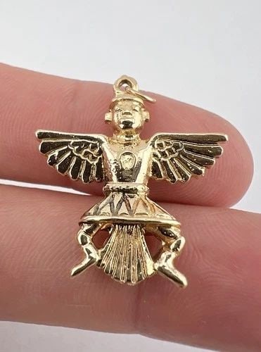 VINTAGE NAVAJO CAST 14K YELLOW GOLD 3D KNIFEWING KACHINA PENDANT 1.25" - 7.7G: VINTAGE NAVAJO CAST 14K YELLOW GOLD 3D KNIFEWING KACHINA PENDANT 1.25" - 7.7G Vintage Navajo Cast 14k Yellow Gold 3D Knifewing Kachina Charm Pendant 1.25" - 7.7g Size: 1 1/4" Tall With Bail By 1" Wide