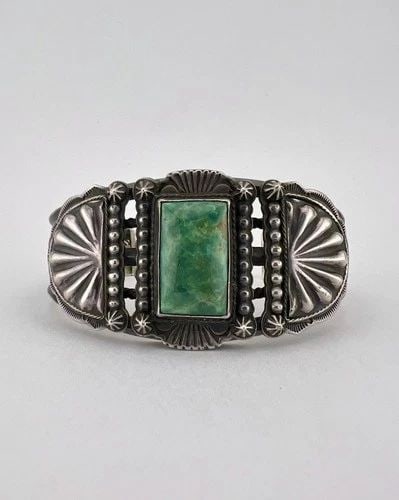 RARE AL SOMERS APACHE STERLING SILVER GREEN ROYSTON TURQUOISE CUFF BRACELET: RARE AL SOMERS APACHE STERLING SILVER GREEN ROYSTON TURQUOISE CUFF BRACELET RARE Al Somers Apache Sterling Silver Green Royston Turquoise Cuff Bracelet Cuff is 5 1/4" tip to Tip and has a 1 1/4" Wide 