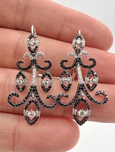 DESIGNER 14K WHITE GOLD VS 1.50CT PAVE SET WHITE & BLACK DIAMOND DANGLE EARRINGS: DESIGNER 14K WHITE GOLD VS 1.50CT PAVE SET WHITE & BLACK DIAMOND DANGLE EARRINGS Designer 14K White Gold Vs 1.50ct Pave Set White & Black Diamond Dangle Earrings Size: Over 1 1/2" Tall - Almost 3/4" W