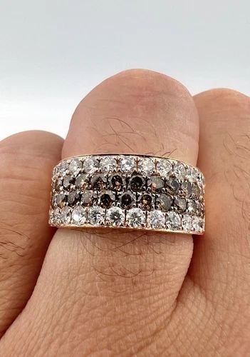 FINE 14K ROSE GOLD 2.00TCW COGNAC CHAMPAGNE & WHITE DIAMOND PAVE SET BAND RING: FINE 14K ROSE GOLD 2.00TCW COGNAC CHAMPAGNE & WHITE DIAMOND PAVE SET BAND RING Designer Fine 14k Rose Gold 2.00tcw Cognac Champagne & White Diamond Pave Set Band Ring Ring Size: 9.5 - Can Be Resized M