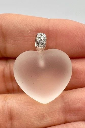 UNOAERRE 18K WHITE GOLD CARVED FROSTED ROCK QUARTZ & DIAMOND HEART LOVE PENDANT: UNOAERRE 18K WHITE GOLD CARVED FROSTED ROCK QUARTZ & DIAMOND HEART LOVE PENDANT UNOAERRE 18k White Gold Carved Frosted Rock Quartz & Diamond Heart Love Pendant Size: 1" Tall By 7/8" Wide & 14mm Deep M