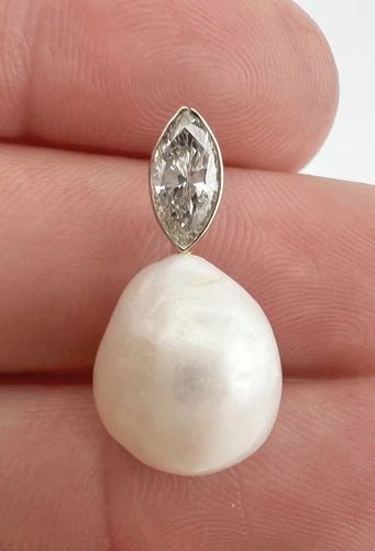 FINE 14K GOLD & 12MM WHITE SOUTH SEA PEARL & .75CT APPX MARQUISE DIAMOND PENDANT: FINE 14K GOLD & 12MM WHITE SOUTH SEA PEARL & .75CT APPX MARQUISE DIAMOND PENDANT Fine 14k Gold & 12mm White South Sea Pearl & .75ct Appx Marquise Diamond Pendant Pendant Size: Almost1 1" Tall With Bai