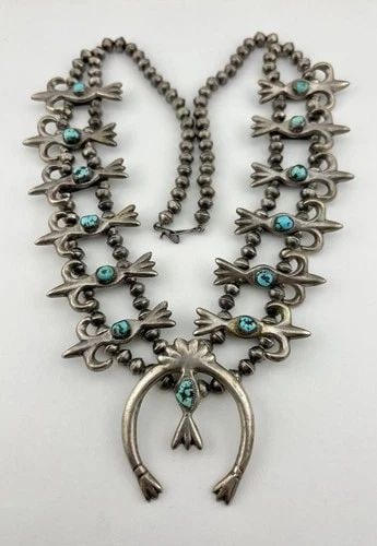 VTG NAVAJO SANDCAST STERLING SILVER KINGMAN TURQUOISE SQUASH BLOSSOM NECKLACE: VTG NAVAJO SANDCAST STERLING SILVER KINGMAN TURQUOISE SQUASH BLOSSOM NECKLACE Vtg Navajo Sandcast Sterling Silver Kingman Turquoise Squash Blossom Necklace 25.75" This Amazing necklace features huge s