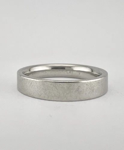 DESIGNER BENCHMARK PLATINUM SQUARED COMFORT FIT MEN'S 4MM WEDDING BAND RING SZ 8 (1 of 2)