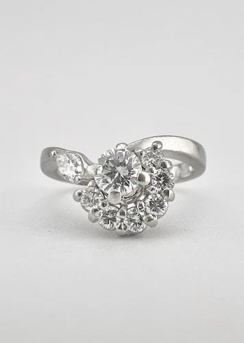 DESIGNER .900 PLATINUM VS 0.57TCW ROUND & MARQUISE DIAMOND CLUSTER RING: DESIGNER .900 PLATINUM VS 0.57TCW ROUND & MARQUISE DIAMOND CLUSTER RING Designer .900 Platinum VS 0.57tcw Round & Marquise Diamond Cluster Ring Ring Size 5.5 - Can Be Resized Weight is 6.2 Grams on my