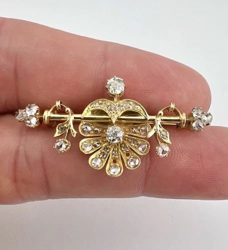 ANTIQUE GEORGIAN VICTORIAN 14K YELLOW GOLD ROSE CUT DIAMOND FLORAL PIN BROOCH: ANTIQUE GEORGIAN VICTORIAN 14K YELLOW GOLD ROSE CUT DIAMOND FLORAL PIN BROOCH Antique Georgian Victorian 14k Yellow Gold Rose Cut Diamond Floral Pin Brooch Size: Over 3/4" Tall In The Center By Just O