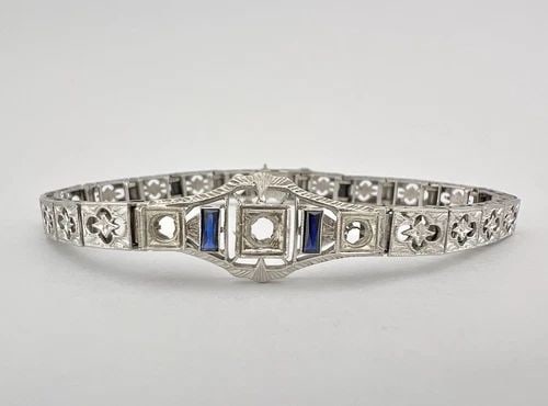 ART DECO 14K WHITE GOLD LAB SAPPHIRE FILIGREE PANEL BRACELET 9G -SETTING -REPAIR: Art Deco 14K White Gold Lab Sapphire Filigree Panel Bracelet 9g -Setting -Repair Size: 6.25" Max Wearable Length By 11mm Wide In The Center Metal: 14k White Gold - Hallmarked & tested Weight is 9.0 Gr