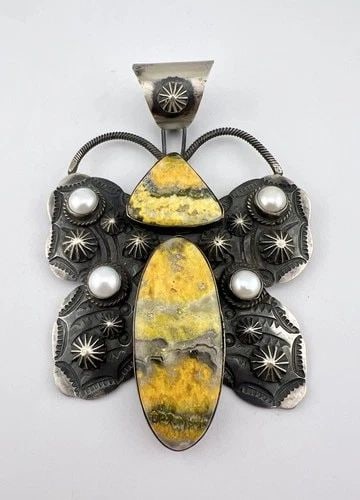 BIG CHIMNEY BUTTE NAVAJO STERLING BUMBLEBEE JASPER PEARL BUTTERFLY PENDANT 116G (1 of 2)