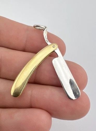 VINTAGE ITALY 18K YELLOW & WHITE GOLD STRAIGHT RAZOR BLADE MOVABLE PENDANT 6.8G (1 of 2)