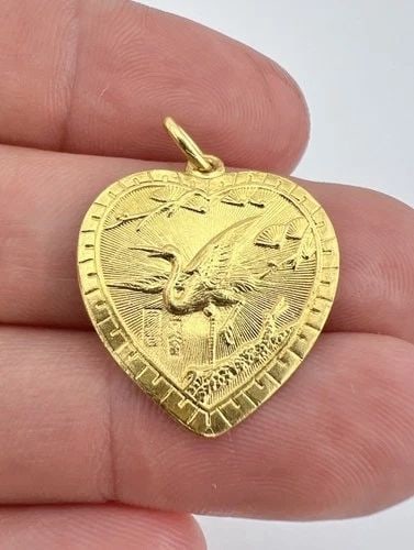 OLD CHINESE 24K YELLOW GOLD DOUBLE SIDED REPOUSSÉ BIRD HEART PENDANT 4.3G (1 of 2)