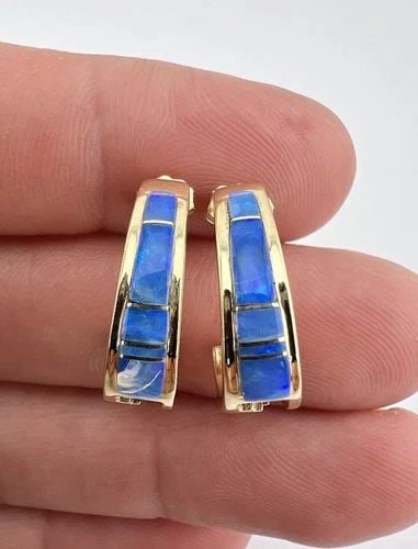 VINTAGE NAVAJO 14K YELLOW GOLD FIRE OPAL FLUSH INLAY J HOOP'S POST EARRINGS 5.6G: Vintage Navajo 14k Yellow Gold Fire Opal Flush Inlay J Hoop's Post Earrings 5.6g Size: Tad Over 3/4" Tall & 1/4" Wide at the Base Weight is 5.6 Grams on my scale Metal: 14k Yellow Gold - Hallmarked Am