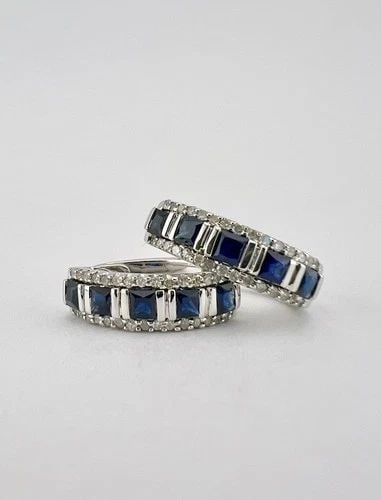 DESIGNER 14K WHITE GOLD BLUE SAPPHIRE & DIAMOND HUGGIE HOOP POST EARRINGS 6.7G: DESIGNER 14K WHITE GOLD BLUE SAPPHIRE & DIAMOND HUGGIE HOOP POST EARRINGS 6.7G Designer 14K White Gold Blue Sapphire & Diamond Huggie Hoop Post Earrings 6.7g Earring's Size: Just Under 3/4" Tall By 5m