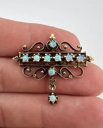 ANTIQUE VICTORIAN ETRUSCAN 14K YELLOW GOLD FIRE OPAL DANGLE PIN BROOCH 6G: Antique Victorian Etruscan 14k Yellow Gold Fire Opal Dangle Pin Brooch 6g Size: 1 1/4" Tall with Dangle & Just Under 1 1/2" Wide Metal: 14k Yellow Gold - Hallmarked Weight is 6.0 Grams on my scale Ama