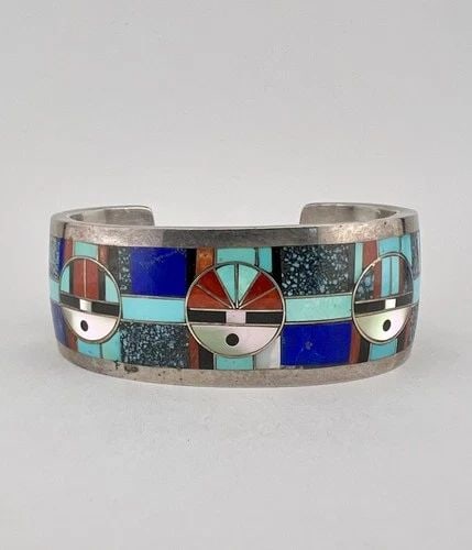 GILBER & MILDRED CALAVAZA ZUNI STERLING SILVER GEMS SUNFACE CUFF BRACELET 89G: GILBER & MILDRED CALAVAZA ZUNI STERLING SILVER GEMS SUNFACE CUFF BRACELET 89G RARE Gilber & Mildred Calavaza ZUNI Sterling Silver Gems Sunface Cuff Bracelet 89g Cuff is 5 1/2" tip to Tip and has a Sli