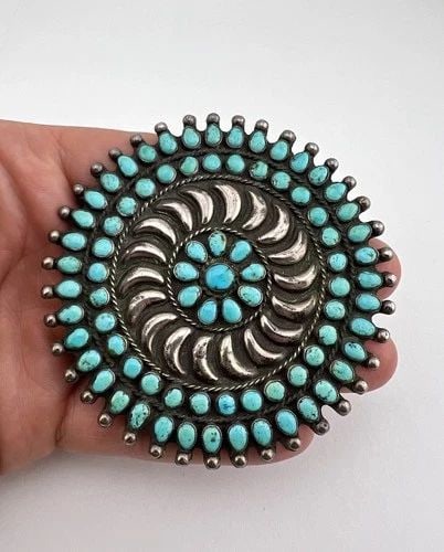 HUGE 1940'S ZUNI STERLING SILVER PETIT POINT TURQUOISE CLUSTER PIN BROOCH 3.25": HUGE 1940's Zuni / Navajo Sterling Silver Petit Point Turquoise Cluster Pin Brooch 3.25" Brooch Size: 3 1/4" Tall & Wide Metal: Sterling Silver / Coin Silver Weight is 43.0 Grams on my scale Amazing N