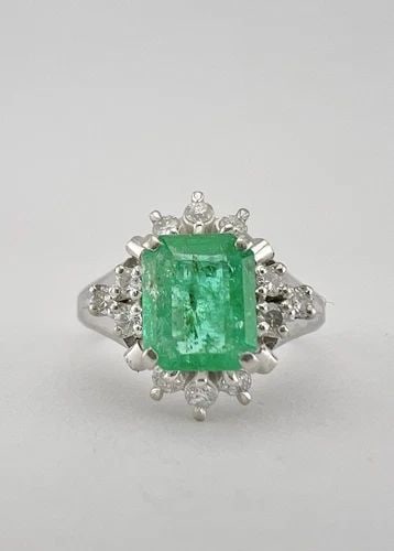 ANTIQUE .99TCW GREEN EMERALD & DIAMOND 900 PLATINUM SOLITAIRE RING: ANTIQUE .99TCW GREEN EMERALD & DIAMOND 900 PLATINUM SOLITAIRE RING Antique .99tcw Green Emerald & Diamond 900 Platinum Solitaire Ring Size: 4.5 - Can Be Resized Total Weight is 5.4 Grams on my scale M