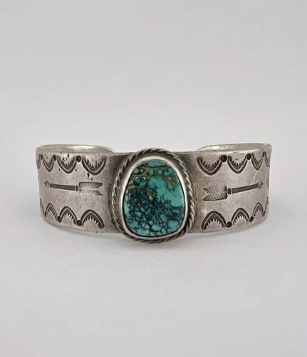 TOM DEWITT ANGLO INGOT COIN SILVER TURQUOISE STAMPED ARROW CUFF BRACELET 70G: TOM DEWITT ANGLO INGOT COIN SILVER TURQUOISE STAMPED ARROW CUFF BRACELET 70G Tom DeWitt Anglo Ingot Coin Silver Turquoise Stamped Arrow / Whirling Log Cuff Bracelet 70g Cuff is Just Over 6 1/4" tip to