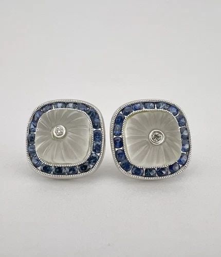 ANTIQUE 18K GOLD CARVED FROSTED ROCK CRYSTAL & DIAMOND & SAPPHIRE STUD EARRINGS: ANTIQUE 18K GOLD CARVED FROSTED ROCK CRYSTAL & DIAMOND & SAPPHIRE STUD EARRINGS Antique 18k Gold Carved Frosted Rock Crystal & Diamond & Sapphire Stud Earrings Size: 1/2" (12.25mm) Tall By 1/2" (12.25