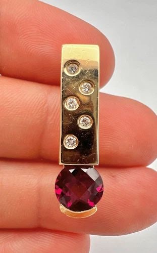DESIGNER 14K YELLOW GOLD NATURAL RUBELLITE TOURMALINE & DIAMOND SLIDE PENDANT: DESIGNER 14K YELLOW GOLD NATURAL RUBELLITE TOURMALINE & DIAMOND SLIDE PENDANT Designer 14k Yellow Gold Natural Rubellite Tourmaline & Diamond Slide Pendant Size: Almost 1 1/4" Tall By 3/8" Wide Weight