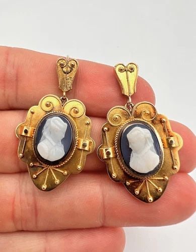ANTIQUE VICTORIAN ETRUSCAN 14K YELLOW GOLD CARVED HARD STONE CAMEO EARRINGS (1 of 2)