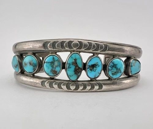 EARLY 1940'S NAVAJO COIN SILVER INGOT BISBEE TURQUOISE STAMPED CUFF BRACELET (1 of 2)