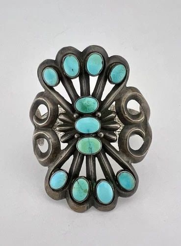 OLD 1940'S NAVAJO INGOT SANDCAST STERLING SILVER TURQUOISE WIDE CUFF BRACELET: OLD 1940'S NAVAJO INGOT SANDCAST STERLING SILVER TURQUOISE WIDE CUFF BRACELET OLD 1940's Navajo INGOT Sandcast Sterling Silver Turquoise 2.75" Wide Cuff Bracelet Cuff is 5" tip to Tip and has a 7/8" W
