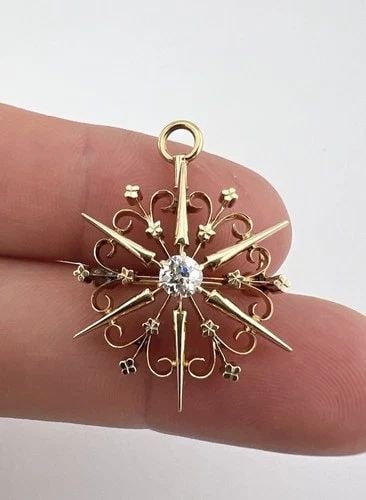 ANTIQUE 14K YELLOW GOLD .25CT OLD EUROPEAN CUT DIAMOND STARBURST BROOCH PENDANT: Antique 14K Yellow Gold .25ct Old European Cut Diamond Starburst Brooch Pendant Size: 7/8" Tall & Wide - (With Bail 1 1/4" Tall) Metal: Test Positive For Around 14k Yellow Gold Weight is 4.6 Grams On 