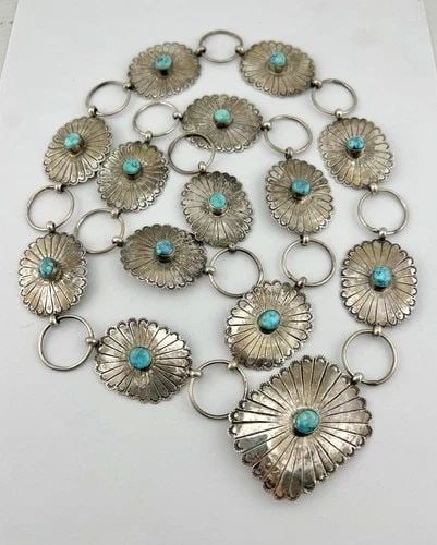 VTG GOMEZ NAVAJO STERLING SILVER BIRDSEYE KINGMAN TURQUOISE STAMPED CONCHO BELT: VTG GOMEZ NAVAJO STERLING SILVER BIRDSEYE KINGMAN TURQUOISE STAMPED CONCHO BELT Vtg Gomez Navajo Sterling Silver Birdseye Kingman Turquoise Stamped Concho Belt Belt Size: Around 36.5" - Tip To Tip Buc