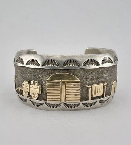 VTG NAVAJO STERLING SILVER & 14K GOLD PUEBLO VILLAGE PETROGLYPH CUFF BRACELET: VTG NAVAJO STERLING SILVER & 14K GOLD PUEBLO VILLAGE PETROGLYPH CUFF BRACELET Vtg Navajo Sterling Silver & 14k Gold Pueblo Village Petroglyph Cuff Bracelet Cuff is 5 1/4" tip to Tip and has a 1 1/2" A