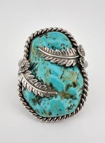 HUGE VTG NAVAJO STERLING SILVER KINGMAN TURQUOISE STAMPED CUFF BRACELET 100.6G: HUGE Vtg Navajo Sterling Silver Kingman Turquoise Stamped Cuff Bracelet 100.6g Cuff is Around 5" tip to Tip and has a Just Over 1 1/4" Wide Adjustable Gap Face Of The Cuff Is 3" Wide In the Center by 