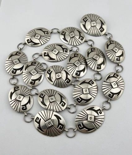 VTG CORBET JOE JR NAVAJO STERLING SILVER TRIBAL OVERLAY CONCHO BELT 35.5"-161.2G: VTG CORBET JOE JR NAVAJO STERLING SILVER TRIBAL OVERLAY CONCHO BELT 35.5"-161.2G Vtg Corbet Joe Jr Navajo Sterling Silver Tribal Overlay Concho Belt 35.5"-161.2g Belt Size: 35.5" - Tip To Tip - Adjust