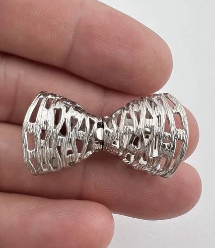 VTG MODERNIST 14K WHITE GOLD MULTI STRAND BRACELET NECKLACE CLASP BAIL FINDINGS: VTG MODERNIST 14K WHITE GOLD MULTI STRAND BRACELET NECKLACE CLASP BAIL FINDINGS Vtg Modernist 14k White Gold Multi Strand Bracelet Necklace Clasp Bail Findings Size: Over 1 1/4" Wide By Just Under 3/4