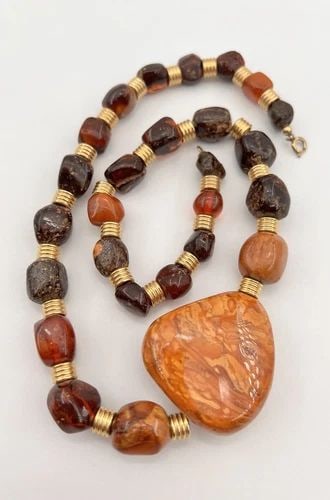 ANTIQUE PETRIFIED BUTTERSCOTCH EGG YOLK BALTIC AMBER SWIRL BEAD NECKLACE 75.2G: ANTIQUE PETRIFIED BUTTERSCOTCH EGG YOLK BALTIC AMBER SWIRL BEAD NECKLACE 75.2G Antique Petrified Butterscotch Egg Yolk Baltic Amber Swirl Bead Necklace 75.2g Size: 21.5" Long Weight is 75.2 Grams on m