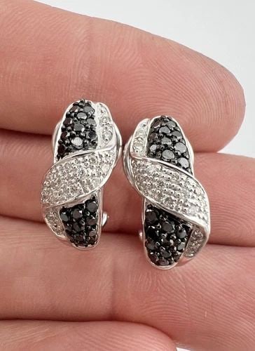 14K WHITE GOLD BLACK & WHITE DIAMOND PAVE SET OMEGA BACK POST INFINITY EARRINGS: 14K WHITE GOLD BLACK & WHITE DIAMOND PAVE SET OMEGA BACK POST INFINITY EARRINGS Designer 14k White Gold Black & White Diamond Pave Set Omega Back Post Infinity Earrings Size: 3/4" (19mm) Tall & 3/8" (