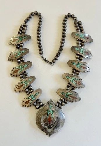 NAVAJO STERLING SILVER CHIP TURQUOISE CORAL PEYOTE BIRD SQUASH BLOSSOM NECKLACE: Vtg Navajo Sterling Silver Chip Turquoise & Coral Peyote Bird Squash Blossom Necklace This Amazing necklace features huge specimens of Natural Chip Inlay Turquoise & Coral. Necklace has 7.5mm Wide ben