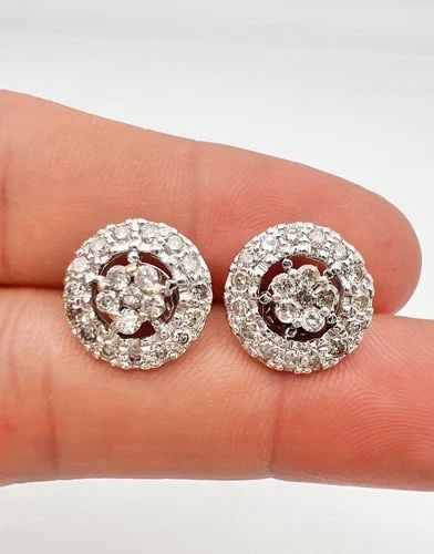 VINTAGE 14K WHITE GOLD PAVE SET 1.25CT DIAMOND ROUND POST STUD EARRINGS: VINTAGE 14K WHITE GOLD PAVE SET 1.25CT DIAMOND ROUND POST STUD EARRINGS Vintage 14K White Gold Pave Set 1.25ct Diamond Round Post Stud Earrings Size: Over 1/2" Tall & Wide Metal: 14k White Gold - Hall