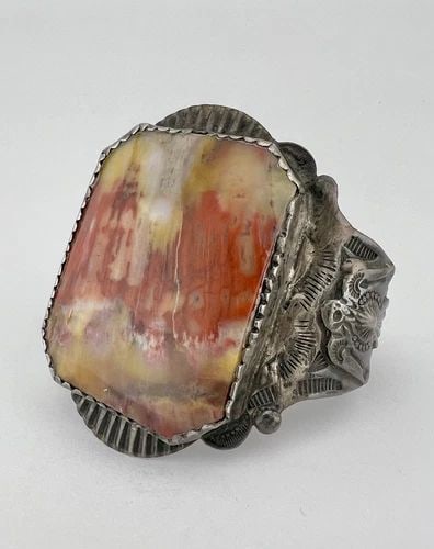 FRED HARVEY NAVAJO COIN SILVER PETRIFIED WOOD THUNDERBIRD CUFF BRACELET 95.8G: FRED HARVEY NAVAJO COIN SILVER PETRIFIED WOOD THUNDERBIRD CUFF BRACELET 95.8G Vtg 1940's Fred Harvey Navajo Coin Silver Petrified Wood Thunderbird Cuff Bracelet 95.8g Cuff is 6" tip to Tip and has a J