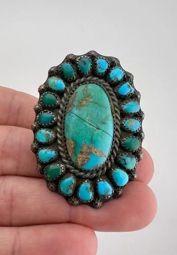 HUGE 1940'S NAVAJO STERLING SILVER GREASY TURQUOISE CLUSTER WOMEN'S OVAL RING 2": HUGE 1940'S NAVAJO STERLING SILVER GREASY TURQUOISE CLUSTER WOMEN'S OVAL RING 2" Early OLD HUGE 1940's Navajo Sterling Silver Greasy Turquoise Cluster Women's Oval Ring 2" Ring Size: 9 Weight is 22.7 