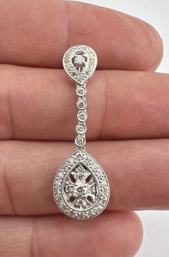 DESIGNER FRM 18K WHITE GOLD PAVE SET .48CT DIAMOND LONG TEARDROP PENDANT 3.4G: DESIGNER FRM 18K WHITE GOLD PAVE SET .48CT DIAMOND LONG TEARDROP PENDANT 3.4G Designer FRM 18k White Gold Pave Set .48ct Diamond Long Teardrop Pendant 3.4g Size: Just Under 1 1/2" Tall By 11mm Wide At