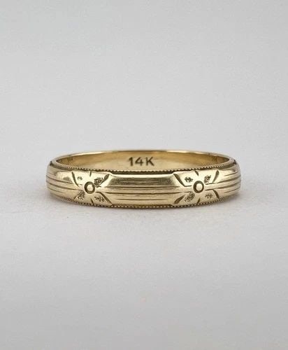 ANTIQUE 1920'S ART DECO 14K YELLOW GOLD FLORAL ENGRAVED WEDDING BAND RING: ANTIQUE 1920'S ART DECO 14K YELLOW GOLD FLORAL ENGRAVED WEDDING BAND RING Antique 1920's Art Deco 14k Yellow Gold Floral Engraved Wedding Band Ring Ring Size: 9.5 - Can Be Re Sized Weight is 3.3 Grams