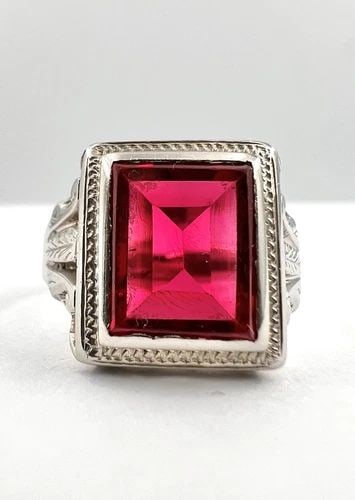 ANTIQUE VICTORIAN ART DECO 14K WHITE GOLD SQUARE SYNTHETIC RUBY ENGRAVED RING: ANTIQUE VICTORIAN ART DECO 14K WHITE GOLD SQUARE SYNTHETIC RUBY ENGRAVED RING Antique Victorian Art Deco 14K White Gold Square Synthetic Ruby Engraved Ring Size: 8.5 - Can Be Sized Without Damaging We