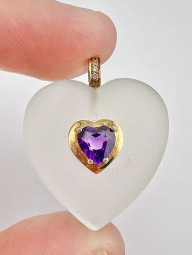 14K YELLOW GOLD CARVED FROSTED ROCK QUARTZ & DIAMOND AMETHYST HEART LOVE PENDANT: 14K YELLOW GOLD CARVED FROSTED ROCK QUARTZ & DIAMOND AMETHYST HEART LOVE PENDANT Designer 14k Yellow Gold Carved Frosted Rock Quartz & Diamond & Amethyst Heart Love Pendant Size: 1 1/4" Tall With Bail