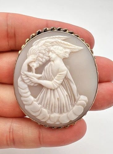ANTIQUE VICTORIAN 14K GOLD CARVED WOMEN & BIRD MYTHOLOGICAL SHELL CAMEO BROOCH (1 of 2)