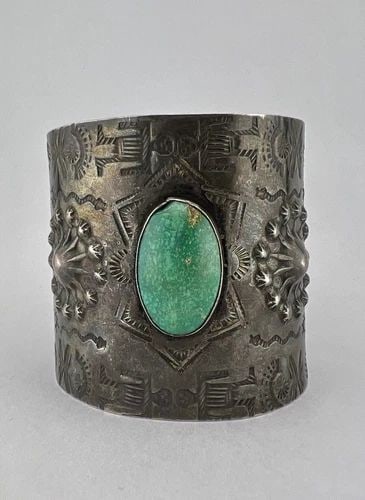1940S FRED HARVEY NAVAJO STERLING CERRILLOS TURQUOISE STAMPED WIDE CUFF BRACELET (1 of 2)