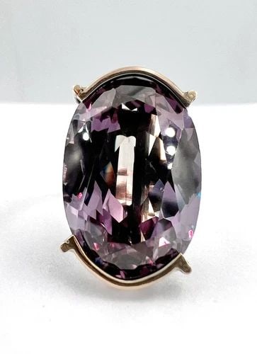 ANTIQUE YELLOW GOLD 21.88CT SYNTHETIC COLOR CHANGE SAPPHIRE COCKTAIL RING: ANTIQUE YELLOW GOLD 21.88CT SYNTHETIC COLOR CHANGE SAPPHIRE COCKTAIL RING Antique 14k Yellow Gold 21.88ct Synthetic Color Change Sapphire Cocktail Ring Size: 4 - Can Be Resized Total Weight is 9.3 Gra