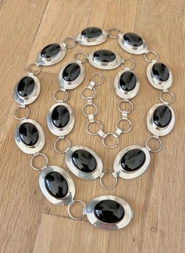 VINTAGE NAVAJO STERLING SILVER NATUAL BLACK ONYX OVAL CONCHO BELT 37" -161.5G: VINTAGE NAVAJO STERLING SILVER NATUAL BLACK ONYX OVAL CONCHO BELT 37" -161.5G Vintage Navajo Sterling Silver Natual Black Onyx Oval Concho Belt 37" -161.5g Belt Size: 37" - Tip To Tip - Adjustable Dow