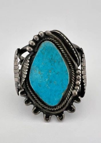 MASSIVE NAVAJO STERLING SILVER KINGMAN TURQUOISE STAMPED CUFF BRACELET 108.5G: MASSIVE NAVAJO STERLING SILVER KINGMAN TURQUOISE STAMPED CUFF BRACELET 108.5G Vtg Massive Navajo Sterling Silver Kingman Turquoise Stamped Cuff Bracelet 108.5g Cuff is 5 1/4" tip to Tip and has a 3/4"