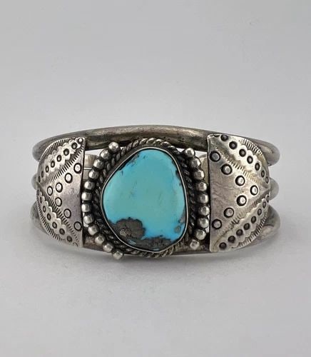 VTG NAVAJO STERLING SILVER MORENCI TURQUOISE STAMPED WIDE CUFF BRACELET 75.5G (1 of 2)
