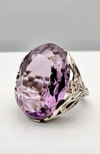 ANTIQUE ART DECO 14K WHITE GOLD 9CT OLD OVAL CUT AMETHYST FILIGREE FLORAL RING: ANTIQUE ART DECO 14K WHITE GOLD 9CT OLD OVAL CUT AMETHYST FILIGREE FLORAL RING Antique Art Deco 14K White Gold 9.00ct Old Oval Cut Purple Amethyst Filigree Floral Ring Size: 3.5- Can Be Sized Without 